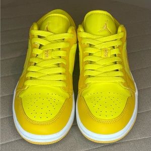 WMNS Air Jordan 1 Low Yellow Strike size 6.5W